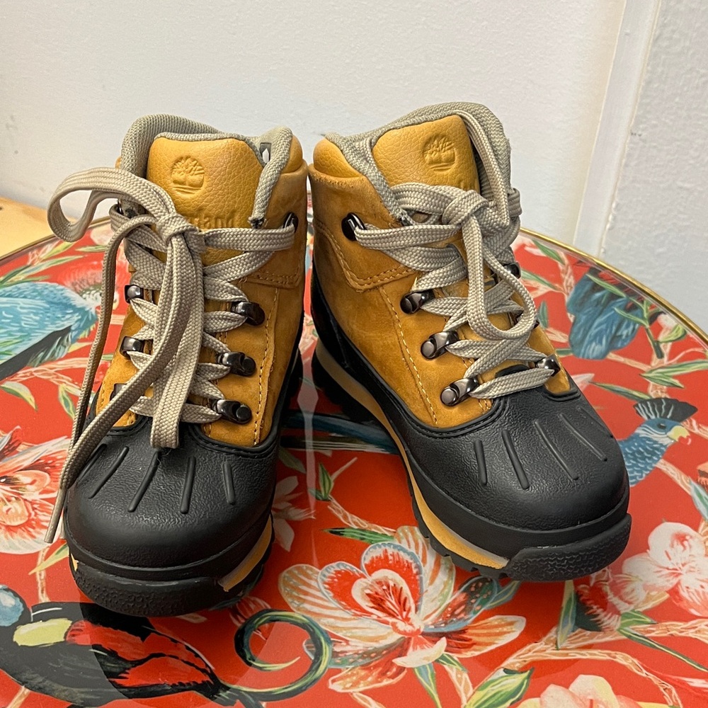 Timberland toddler Sz 10c boots like new condition see pics bundle to save